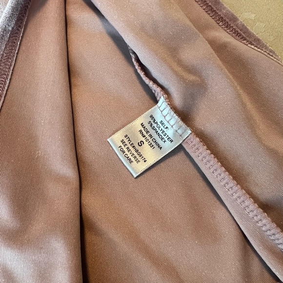 Charlotte Russe Pink Velvet Pencil Skirt with Slit - Picture 11 of 11